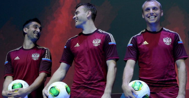 "Selecção Russa com uniforme da Copa 2014."