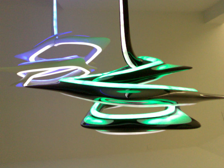 "Zaha Hadid e sua luminária futurista."