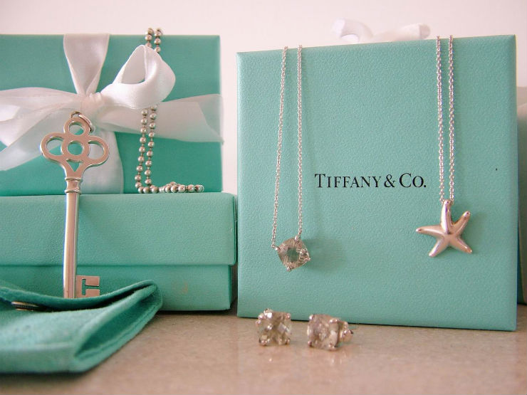 "Tiffany & Co. marca feminina de grife"